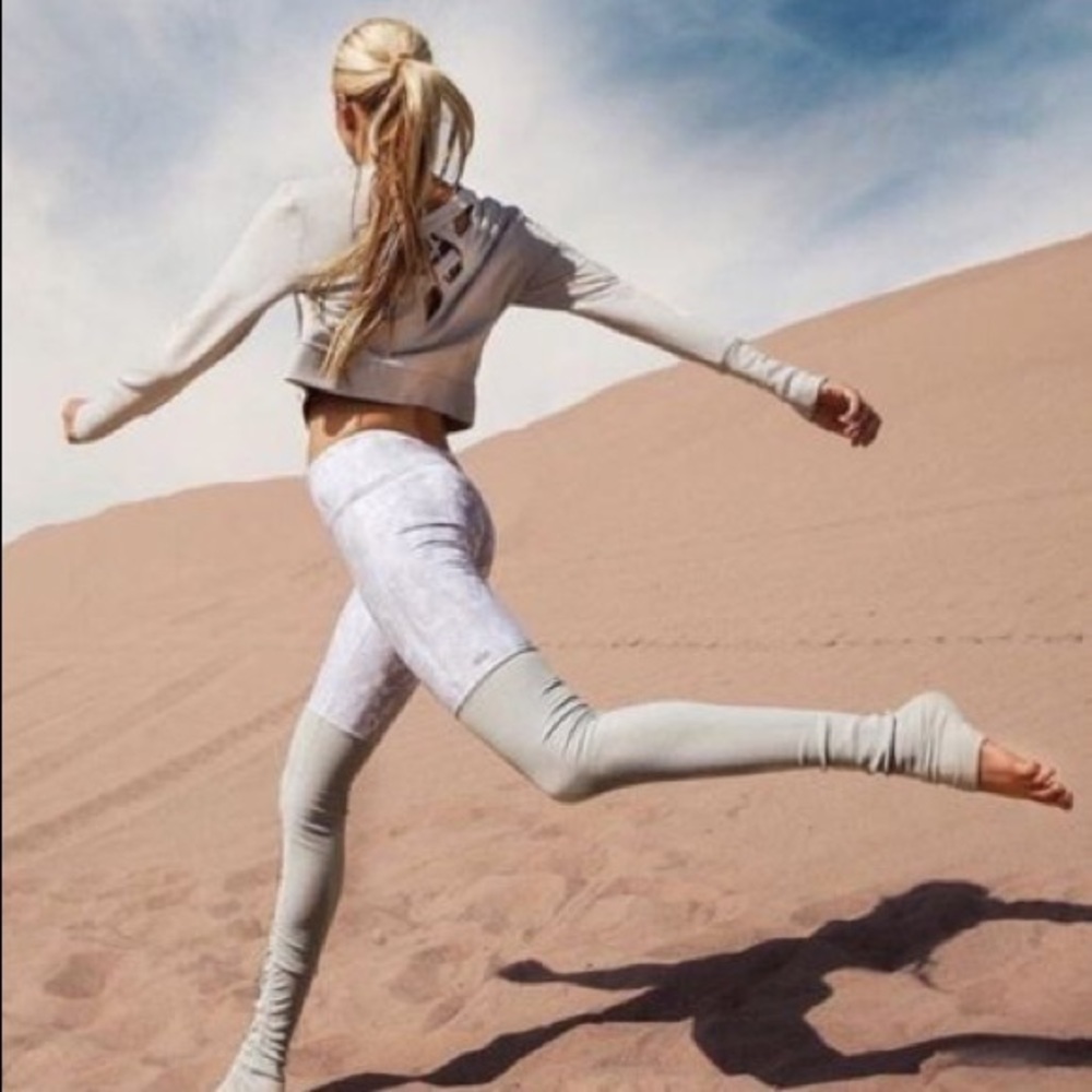 ALO YOGA Goddess Leggings in Vapor Python